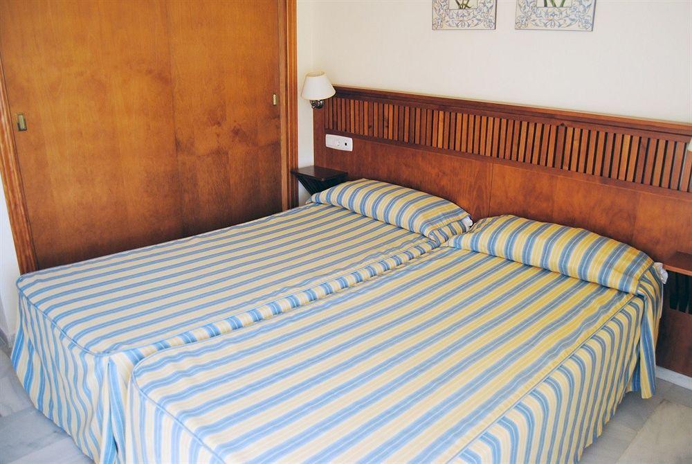 Apartamentos Turisticos Anoreta รินกอนเดลาวิกตอเรีย ภายนอก รูปภาพ