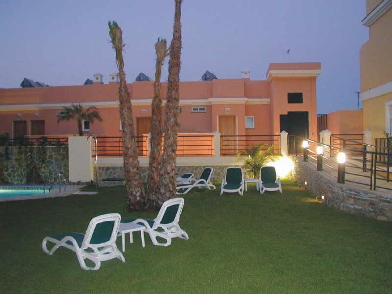 Apartamentos Turisticos Anoreta รินกอนเดลาวิกตอเรีย ภายนอก รูปภาพ