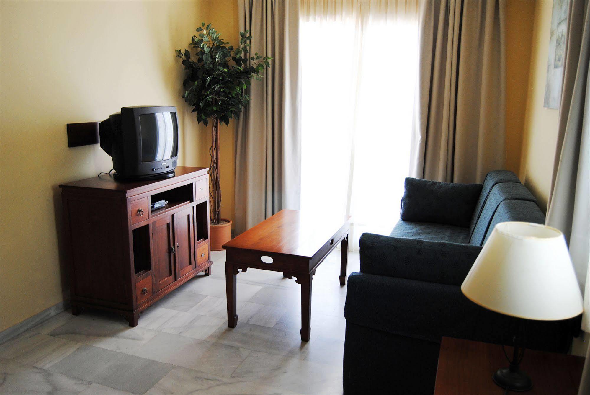 Apartamentos Turisticos Anoreta รินกอนเดลาวิกตอเรีย ภายนอก รูปภาพ